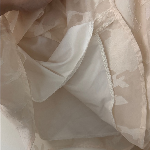 Elegant Cream Blouse - Picture 3 of 6